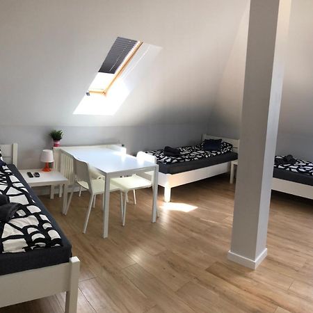 Klimatyzowane Apartamenty I Pokoje Przy Targach เคียลเซ ภายนอก รูปภาพ