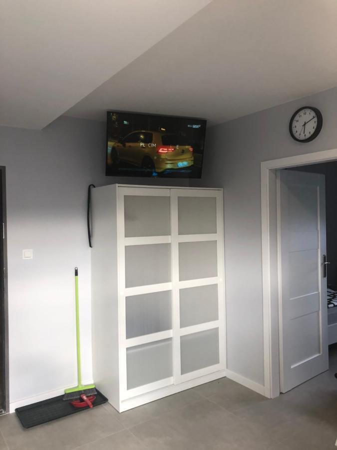 Klimatyzowane Apartamenty I Pokoje Przy Targach เคียลเซ ภายนอก รูปภาพ
