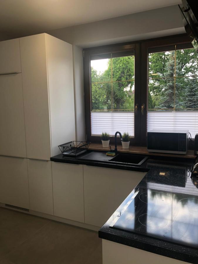 Klimatyzowane Apartamenty I Pokoje Przy Targach เคียลเซ ภายนอก รูปภาพ