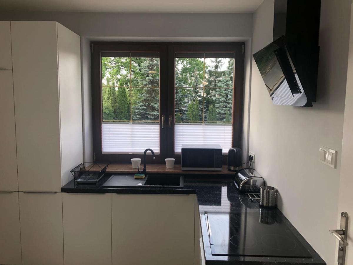 Klimatyzowane Apartamenty I Pokoje Przy Targach เคียลเซ ภายนอก รูปภาพ