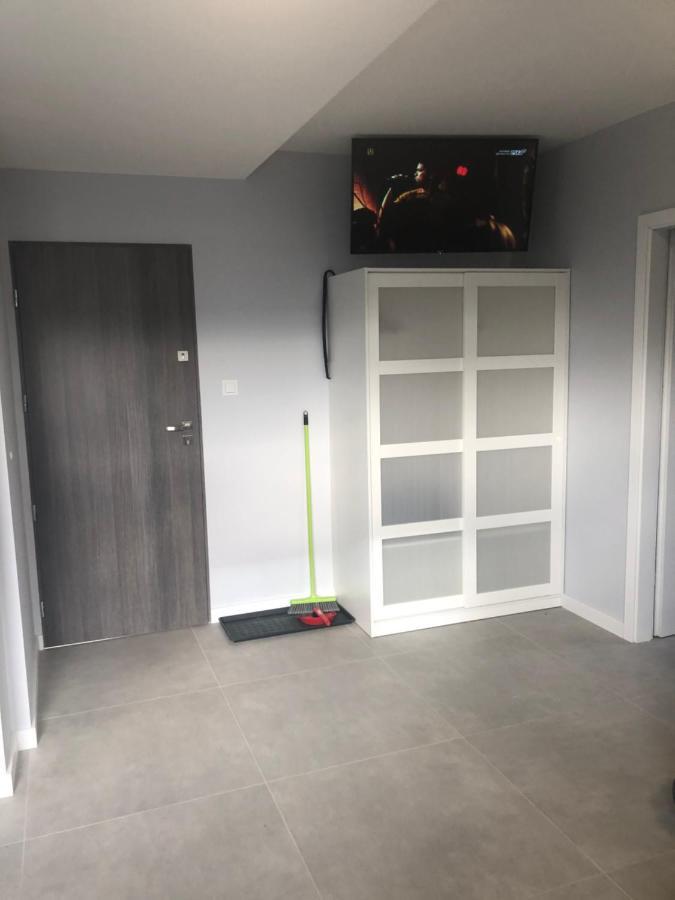 Klimatyzowane Apartamenty I Pokoje Przy Targach เคียลเซ ภายนอก รูปภาพ