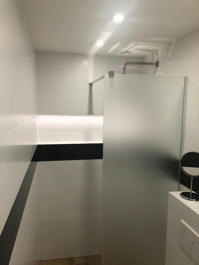 Klimatyzowane Apartamenty I Pokoje Przy Targach เคียลเซ ภายนอก รูปภาพ