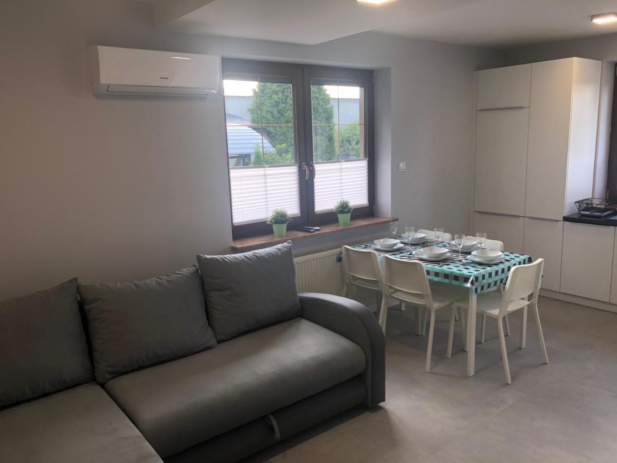 Klimatyzowane Apartamenty I Pokoje Przy Targach เคียลเซ ภายนอก รูปภาพ