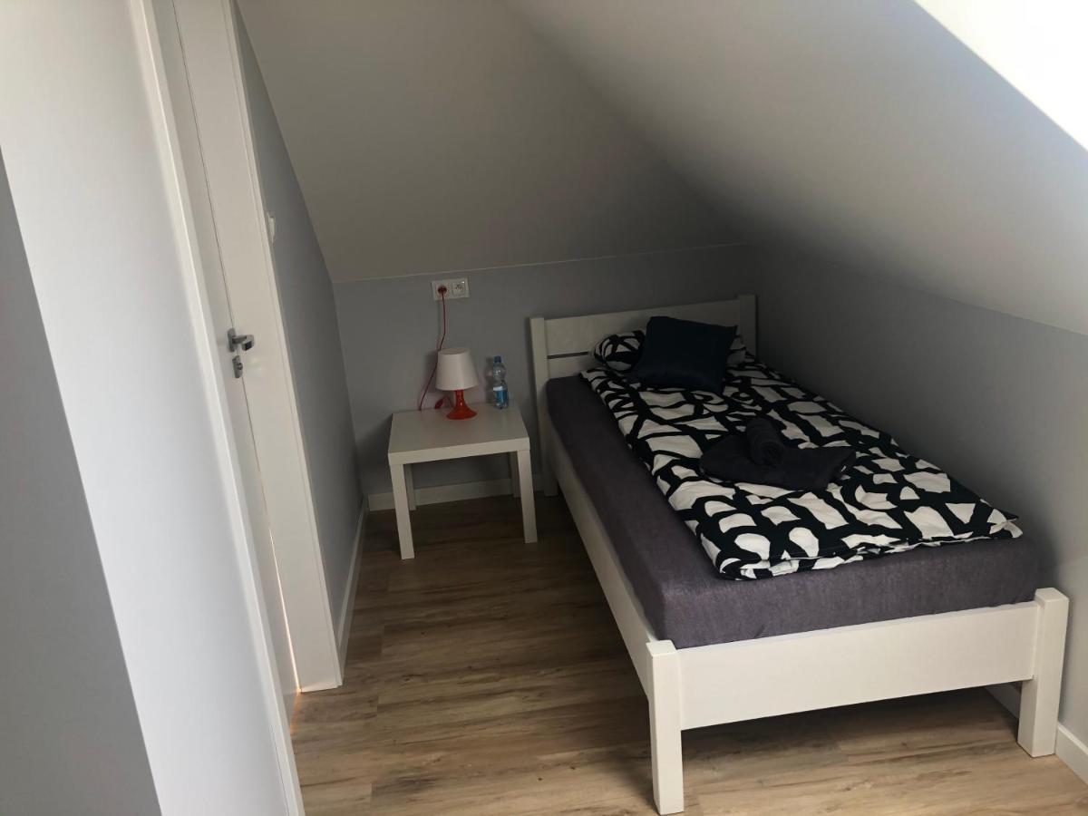 Klimatyzowane Apartamenty I Pokoje Przy Targach เคียลเซ ภายนอก รูปภาพ