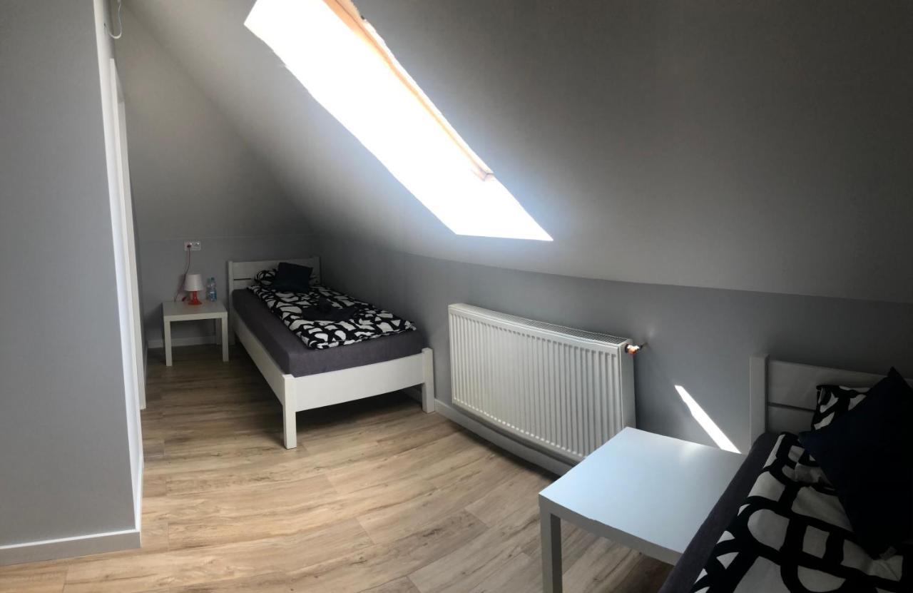 Klimatyzowane Apartamenty I Pokoje Przy Targach เคียลเซ ภายนอก รูปภาพ