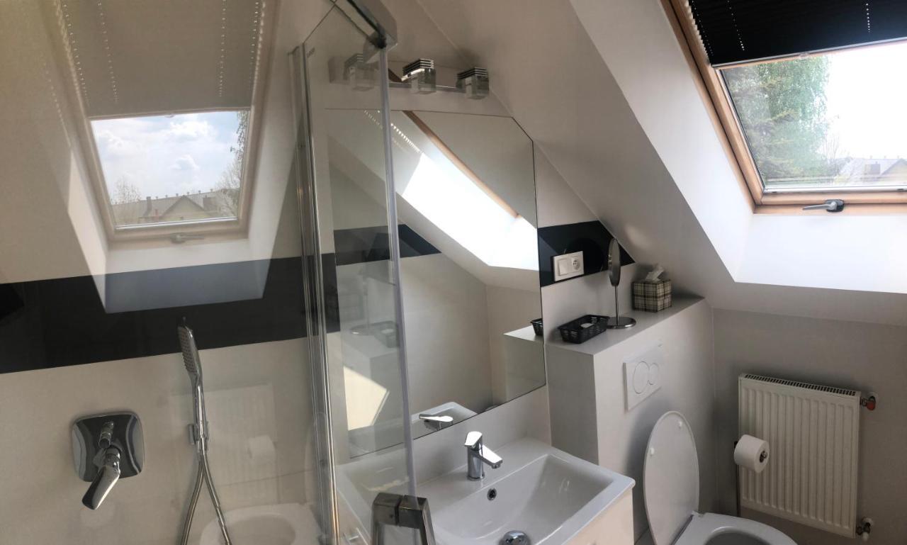 Klimatyzowane Apartamenty I Pokoje Przy Targach เคียลเซ ภายนอก รูปภาพ