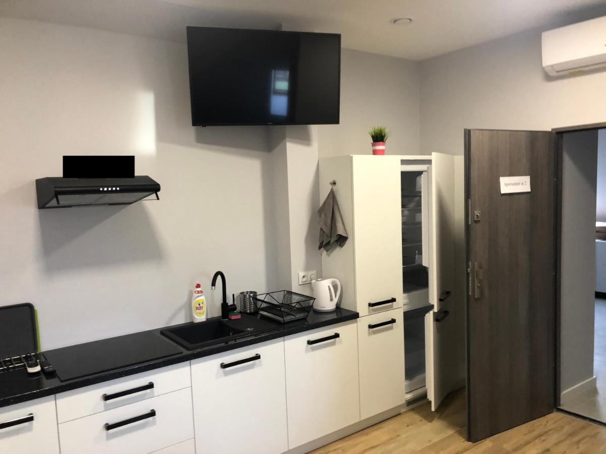 Klimatyzowane Apartamenty I Pokoje Przy Targach เคียลเซ ภายนอก รูปภาพ
