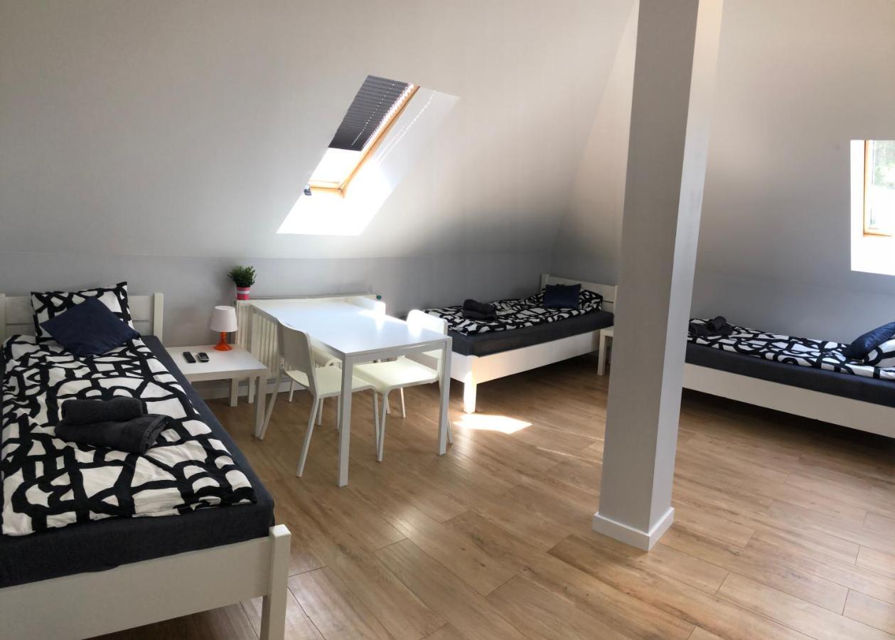 Klimatyzowane Apartamenty I Pokoje Przy Targach เคียลเซ ภายนอก รูปภาพ