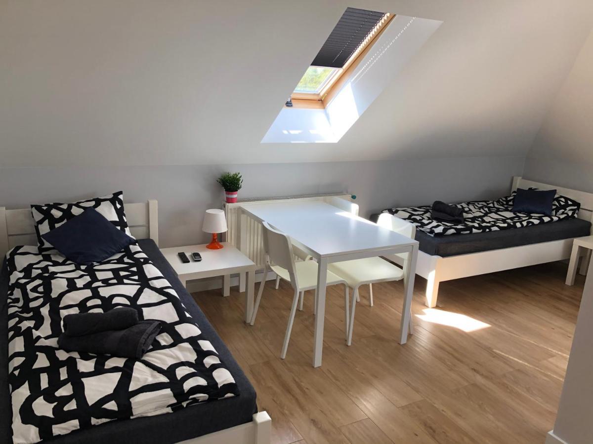 Klimatyzowane Apartamenty I Pokoje Przy Targach เคียลเซ ภายนอก รูปภาพ