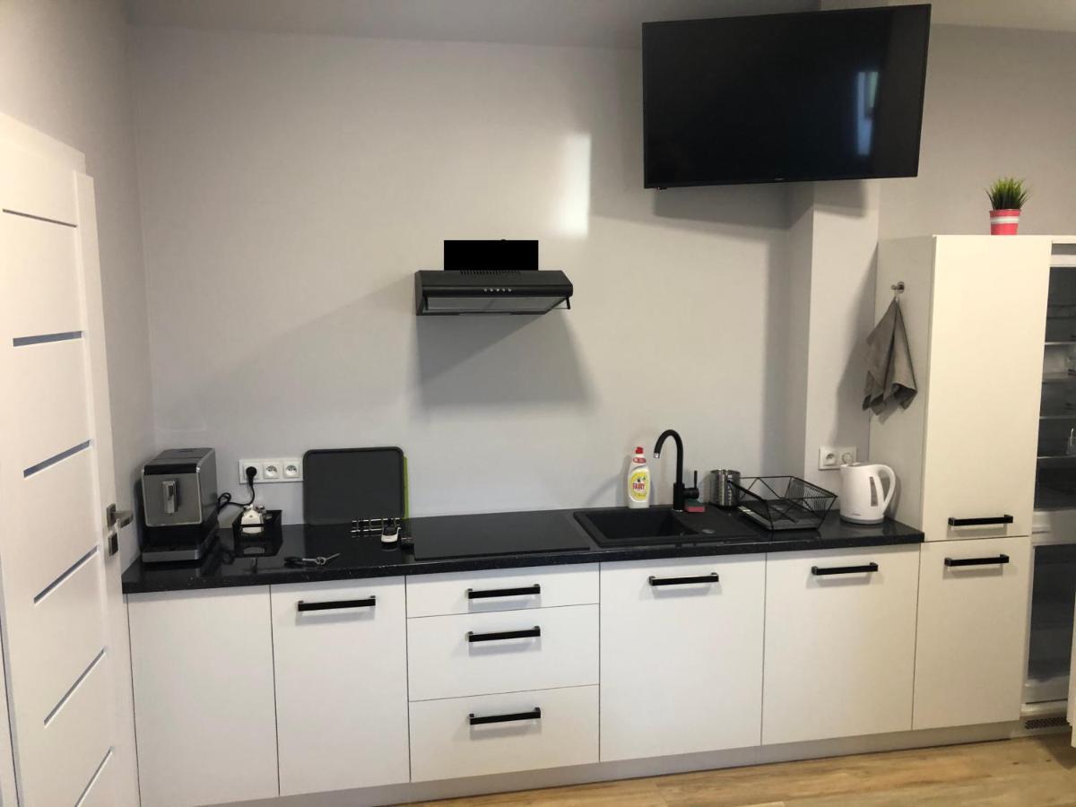 Klimatyzowane Apartamenty I Pokoje Przy Targach เคียลเซ ภายนอก รูปภาพ