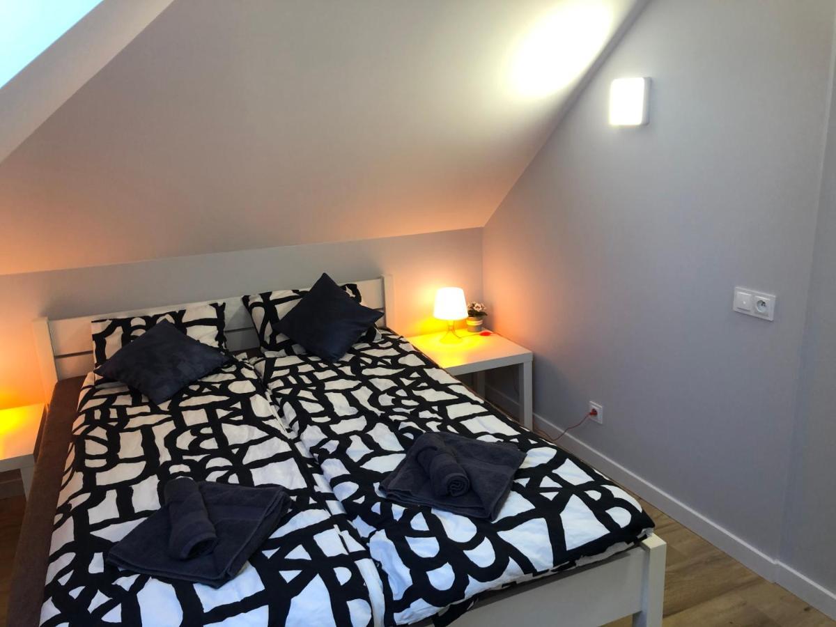 Klimatyzowane Apartamenty I Pokoje Przy Targach เคียลเซ ภายนอก รูปภาพ
