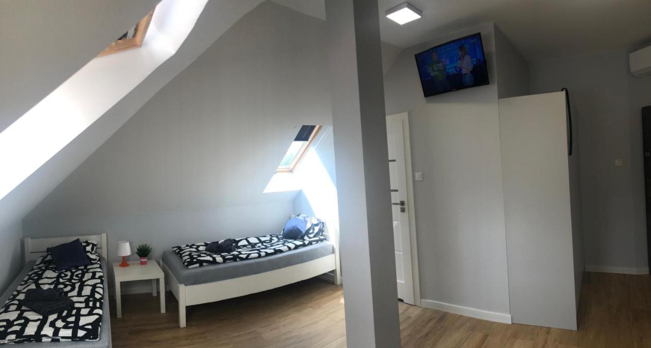 Klimatyzowane Apartamenty I Pokoje Przy Targach เคียลเซ ภายนอก รูปภาพ