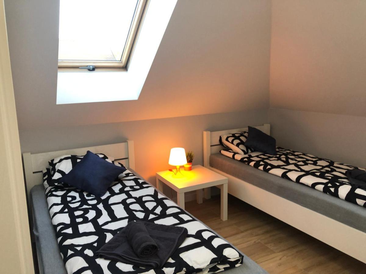 Klimatyzowane Apartamenty I Pokoje Przy Targach เคียลเซ ภายนอก รูปภาพ