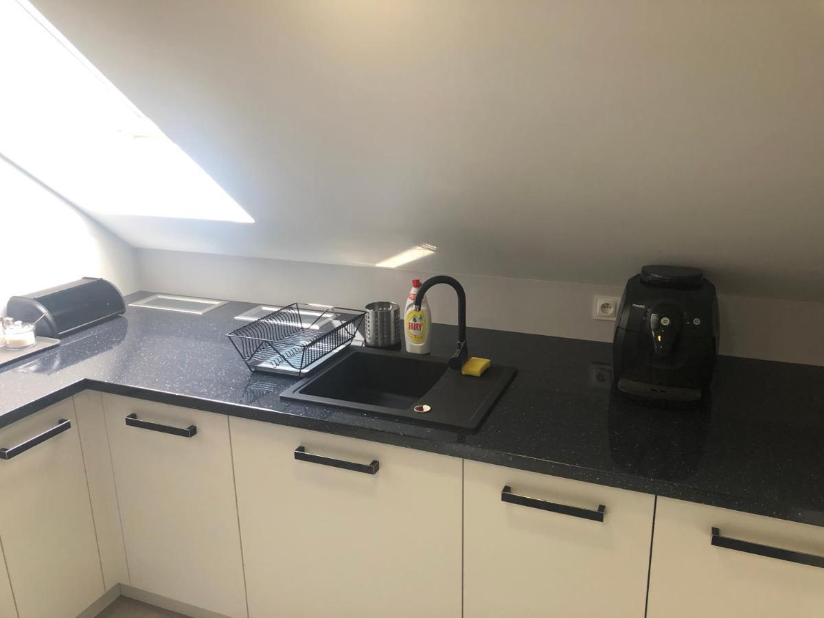 Klimatyzowane Apartamenty I Pokoje Przy Targach เคียลเซ ภายนอก รูปภาพ