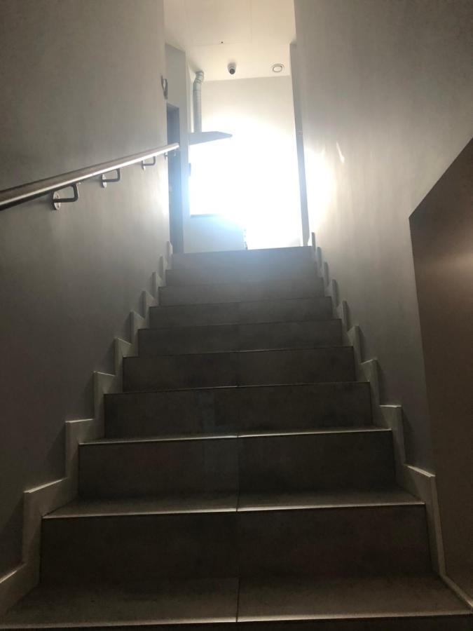 Klimatyzowane Apartamenty I Pokoje Przy Targach เคียลเซ ภายนอก รูปภาพ